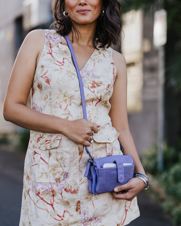 Kompanero Flip Lavender Leather Crossbody/clutch Bag