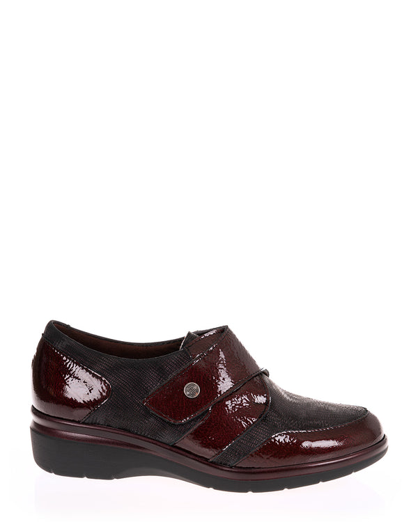Pitillos 10721 Burdeos Patent Leather Low Wedge Shoe