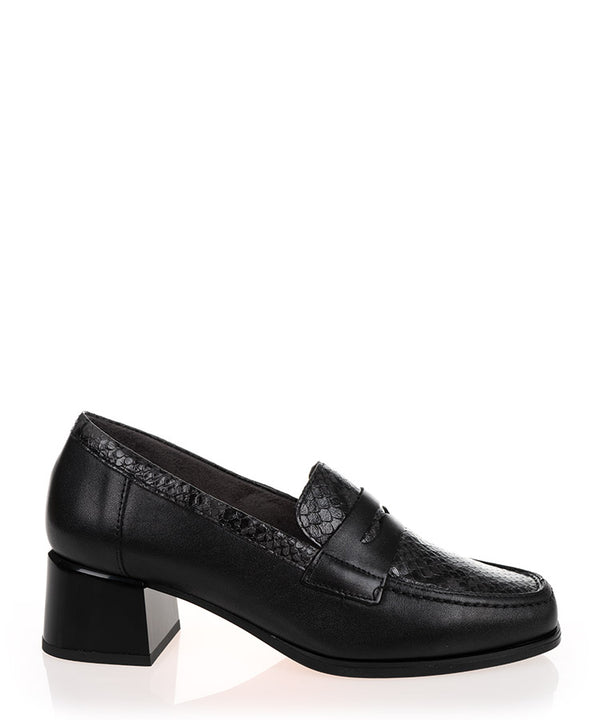 Pitillos 1682 Black Leather Court Shoe